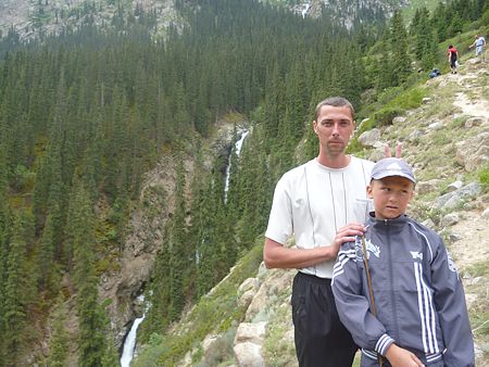 Цибиногины Алексей, Мария, Дима, Ноябрьск, ЯНАО, РФ, 30.06.2012 г. отдыхали у Веры на южном берегу озера Иссык-Куль