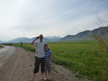 Цибиногины Алексей, Мария, Дима, Ноябрьск, ЯНАО, РФ, 30.06.2012 г. отдыхали у Веры на южном берегу озера Иссык-Куль