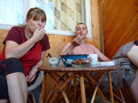 Цибиногины Алексей, Мария, Дима, Ноябрьск, ЯНАО, РФ, 30.06.2012 г. отдыхали у Веры на южном берегу озера Иссык-Куль