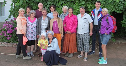 туристы Артем Сорокин и группа 9 человек, Екатеринбург, РФ, 19 августа 2018 г. посетили частный сектор на иссык-куле